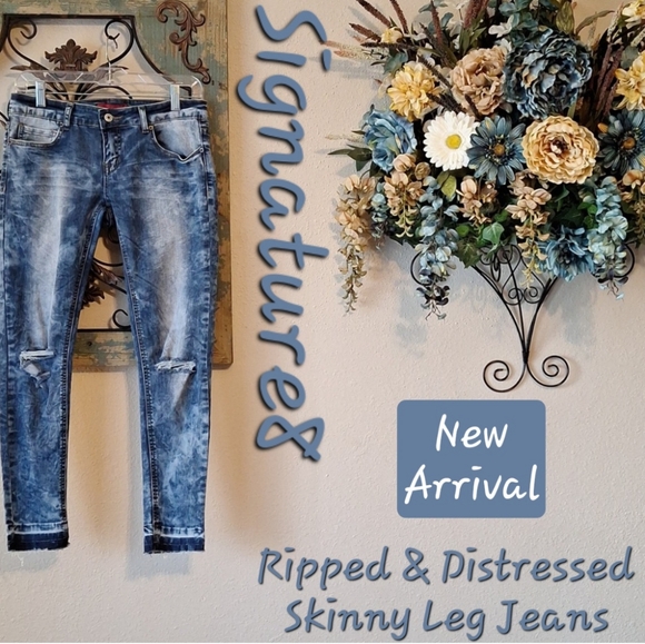 SIGNATURE8 Ripped & Distressed Skinny Leg Jeans. Size Medium - Picture 1 of 11